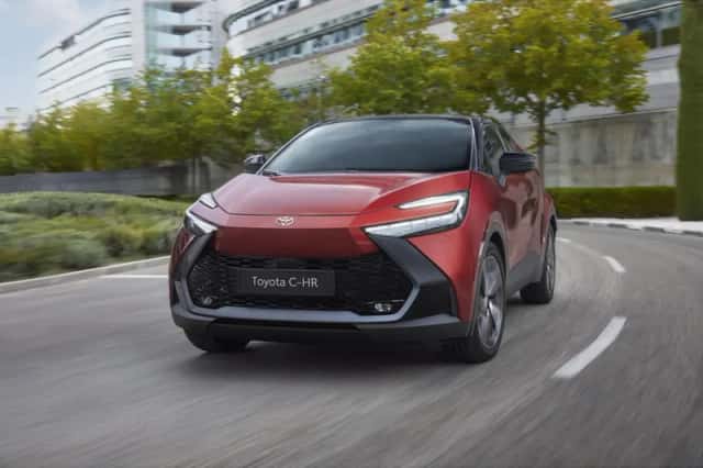 Toyota C-HR (2025) thumbnail 4