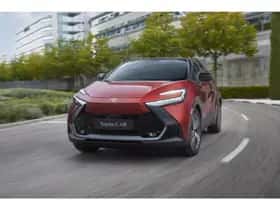Toyota C-HR (2025) thumbnail 4
