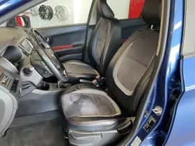 Kia Picanto (2015) thumbnail 3