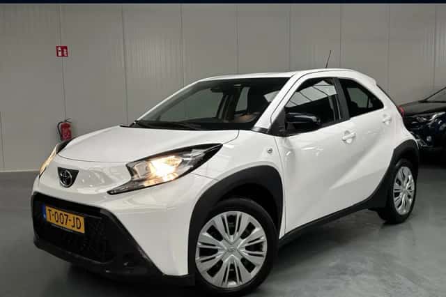 Toyota Aygo (2023) thumbnail 1
