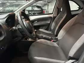 Toyota Aygo (2023) thumbnail 2