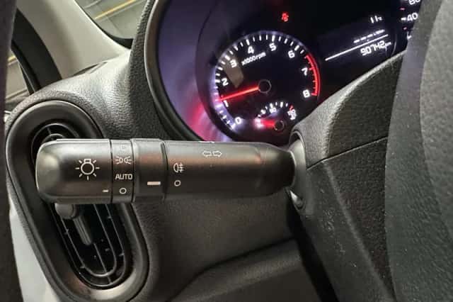 Kia Picanto (2019) thumbnail 6