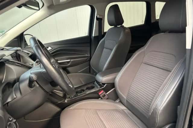 Ford Kuga (2018) thumbnail 2