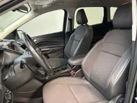 Ford Kuga (2018) thumbnail 2
