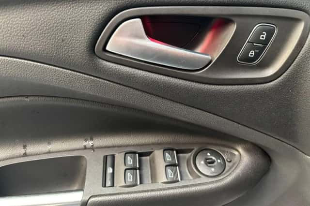 Ford Kuga (2018) thumbnail 17