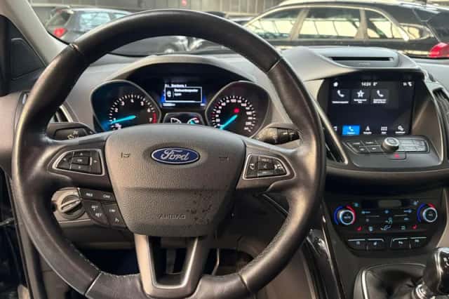 Ford Kuga (2018) thumbnail 3