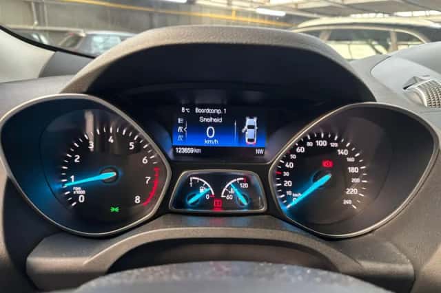 Ford Kuga (2018) thumbnail 4