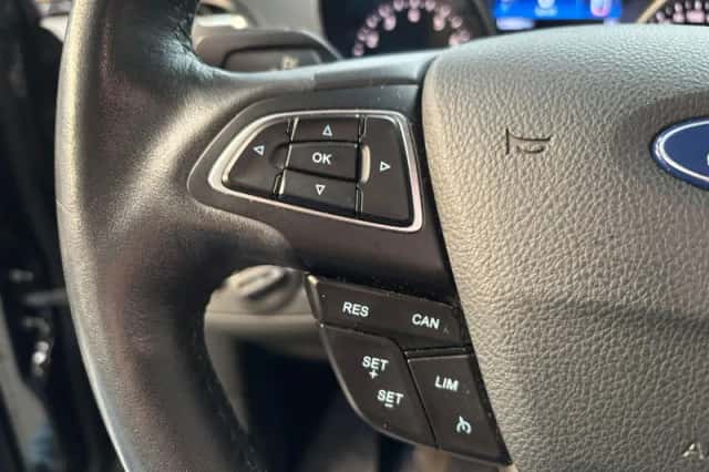 Ford Kuga (2018) thumbnail 5