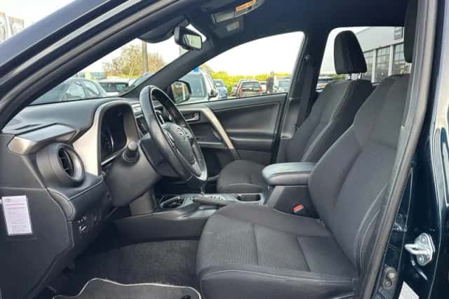 Toyota RAV4 (2018) thumbnail 2