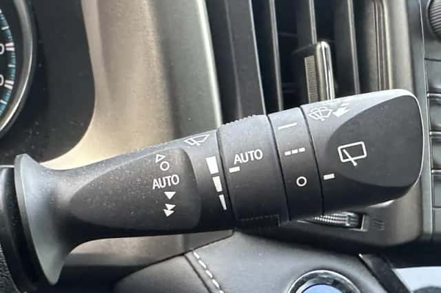 Toyota RAV4 (2018) thumbnail 11