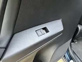 Toyota RAV4 (2018) thumbnail 23