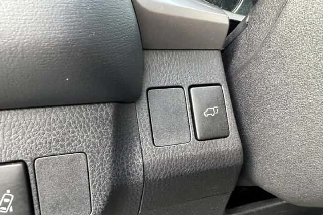 Toyota RAV4 (2018) thumbnail 6