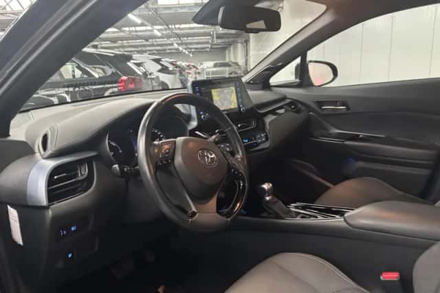 Toyota C-HR (2020) thumbnail 2