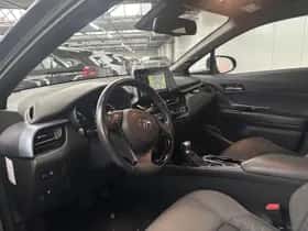 Toyota C-HR (2020) thumbnail 2