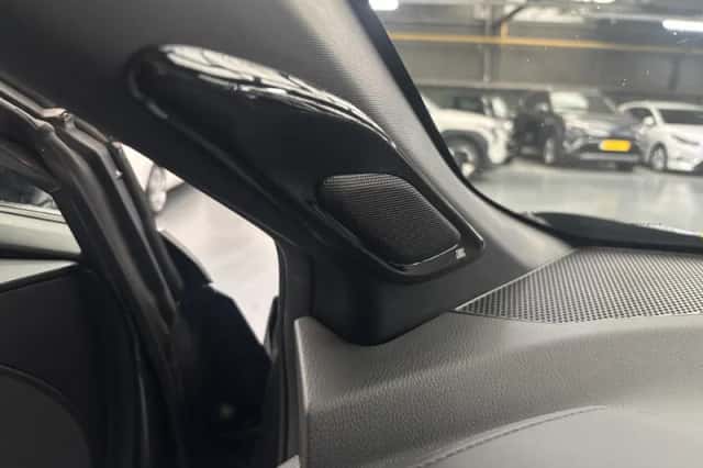Toyota C-HR (2020) thumbnail 12