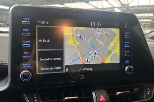 Toyota C-HR (2020) thumbnail 18