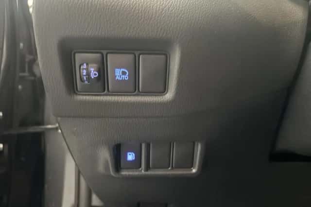 Toyota C-HR (2020) thumbnail 24