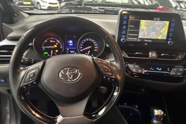 Toyota C-HR (2020) thumbnail 6