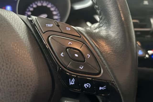 Toyota C-HR (2020) thumbnail 9