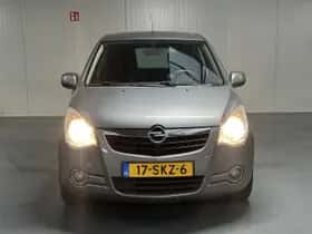 Opel Agila (2011) thumbnail 18