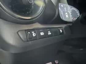 Toyota C-HR (2024) thumbnail 4