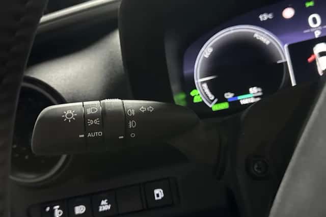 Toyota C-HR (2024) thumbnail 6
