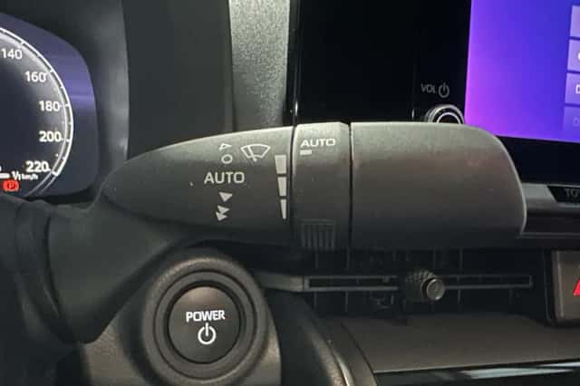 Toyota C-HR (2024) thumbnail 7