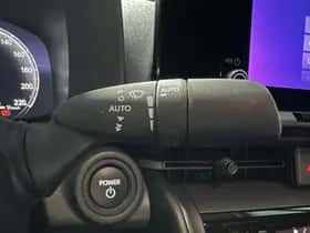 Toyota C-HR (2024) thumbnail 7