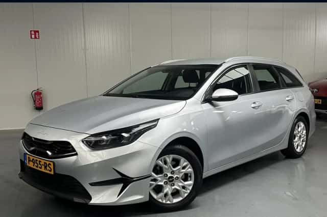 Kia Ceed Sportswagon (2022) thumbnail 1