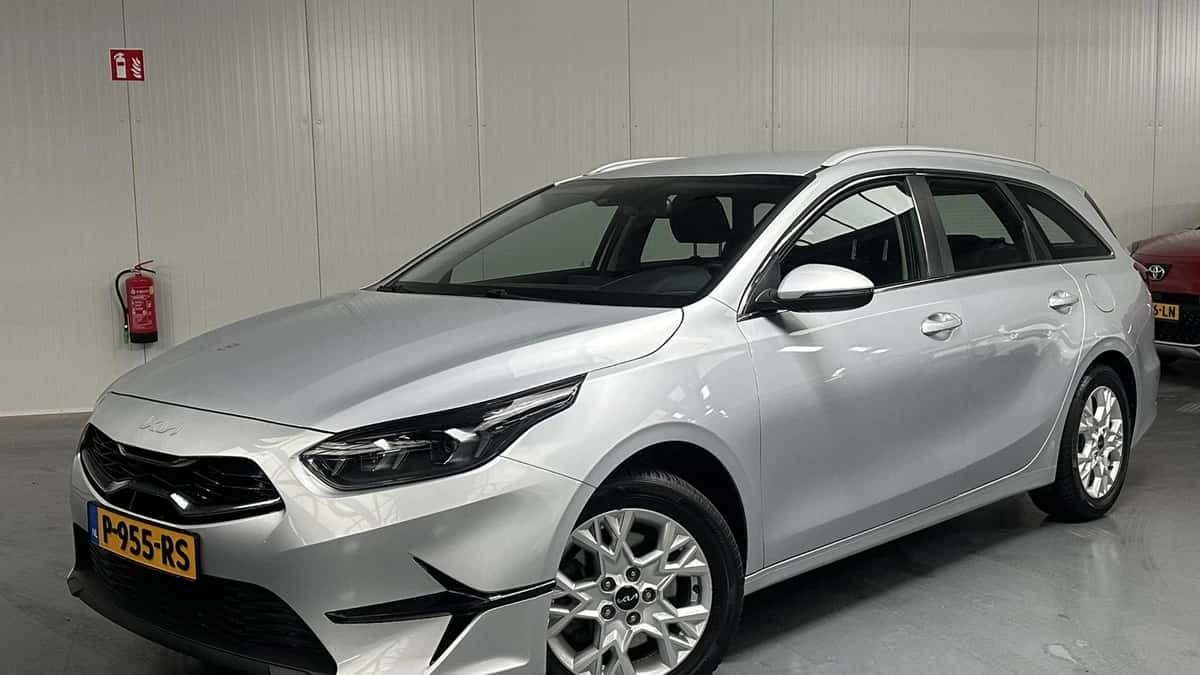 Kia Ceed Sportswagon (2022) — foto 1