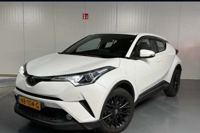 Toyota C-HR (2017) thumbnail 1