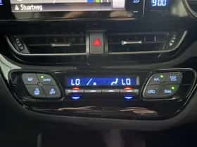 Toyota C-HR (2017) thumbnail 15