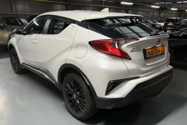 Toyota C-HR (2017) thumbnail 17