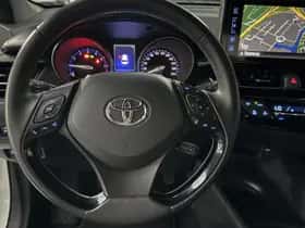 Toyota C-HR (2017) thumbnail 9