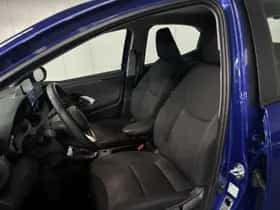Toyota Yaris (2024) thumbnail 3