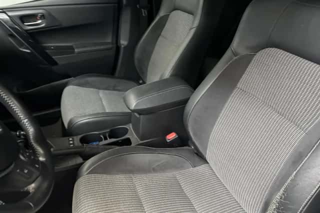 Toyota Auris (2018) thumbnail 3