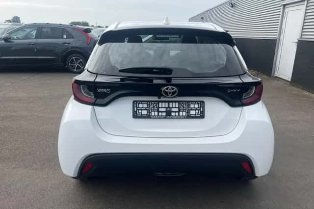 Toyota Yaris (2025) thumbnail 3