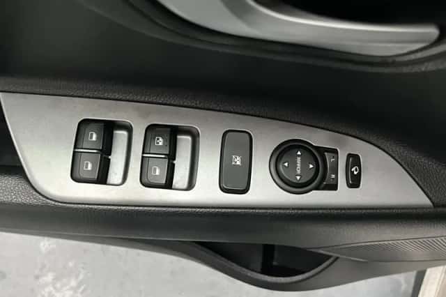 Kia Rio (2019) thumbnail 3