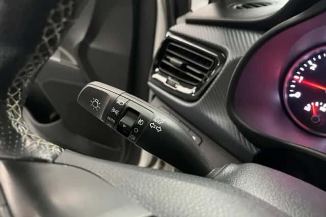 Kia Rio (2019) thumbnail 9