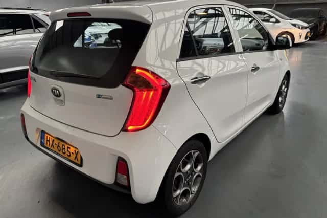 Kia Picanto (2016) thumbnail 18