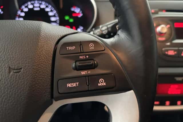Kia Picanto (2016) thumbnail 8