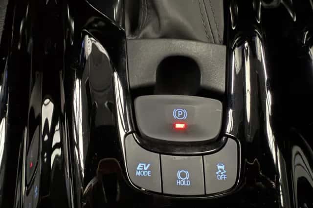 Toyota C-HR (2021) thumbnail 15