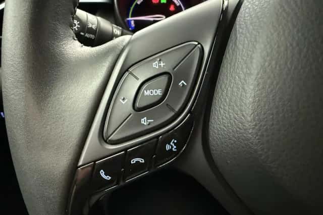 Toyota C-HR (2021) thumbnail 5