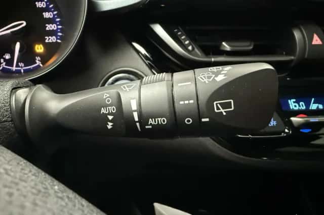 Toyota C-HR (2021) thumbnail 8