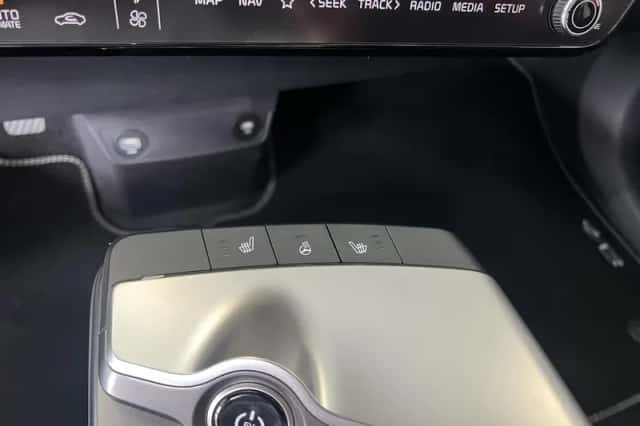 Kia EV6 (2023) thumbnail 11