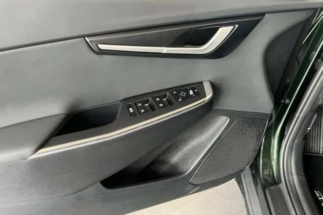 Kia EV6 (2023) thumbnail 13
