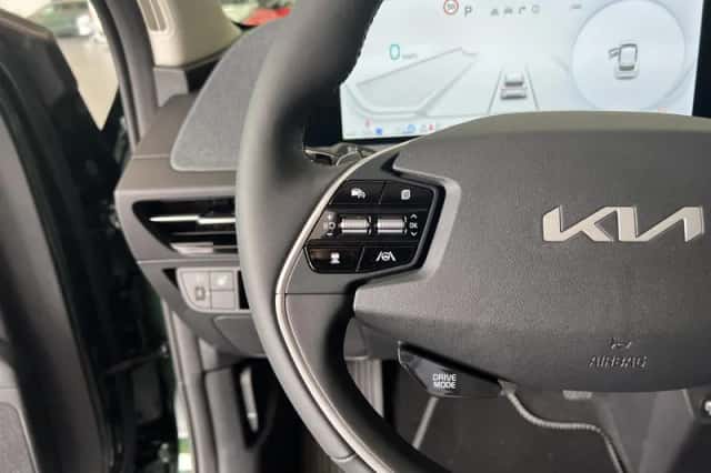 Kia EV6 (2023) thumbnail 3