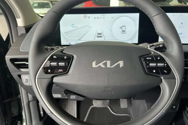 Kia EV6 (2023) thumbnail 5