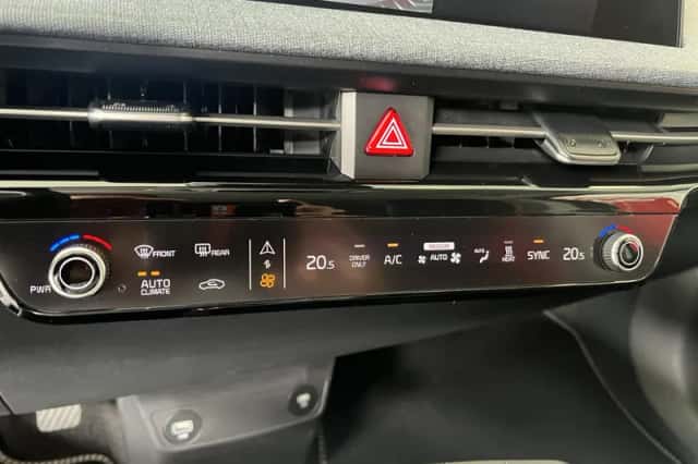 Kia EV6 (2023) thumbnail 10