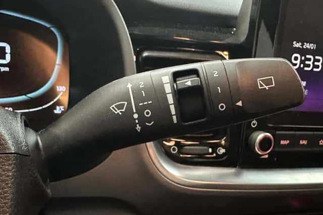 Kia Stonic (2025) thumbnail 7